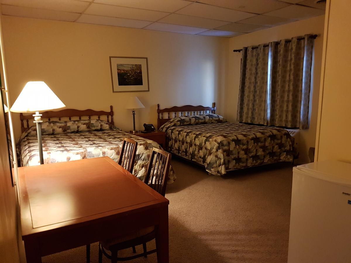Beaver Hotel North Battleford Bagian luar foto