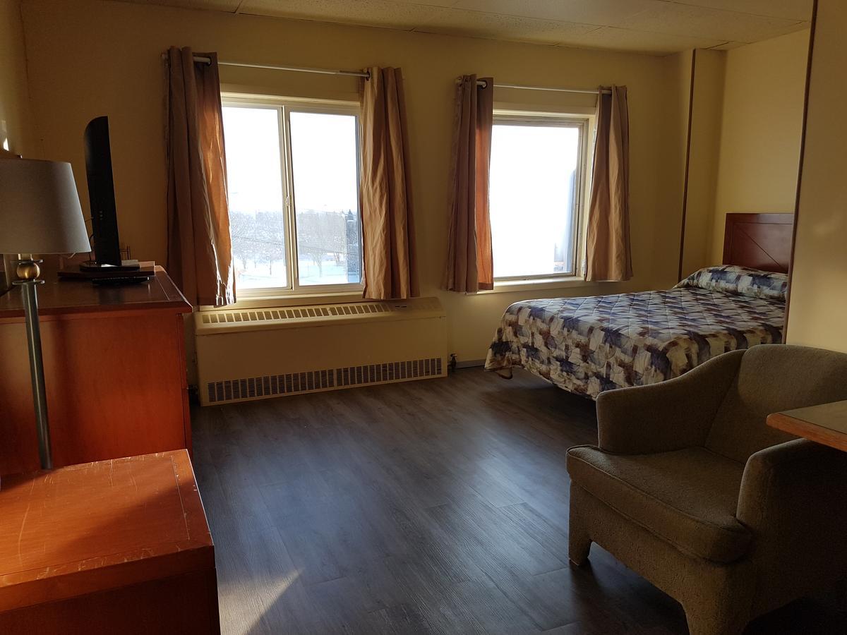 Beaver Hotel North Battleford Bagian luar foto