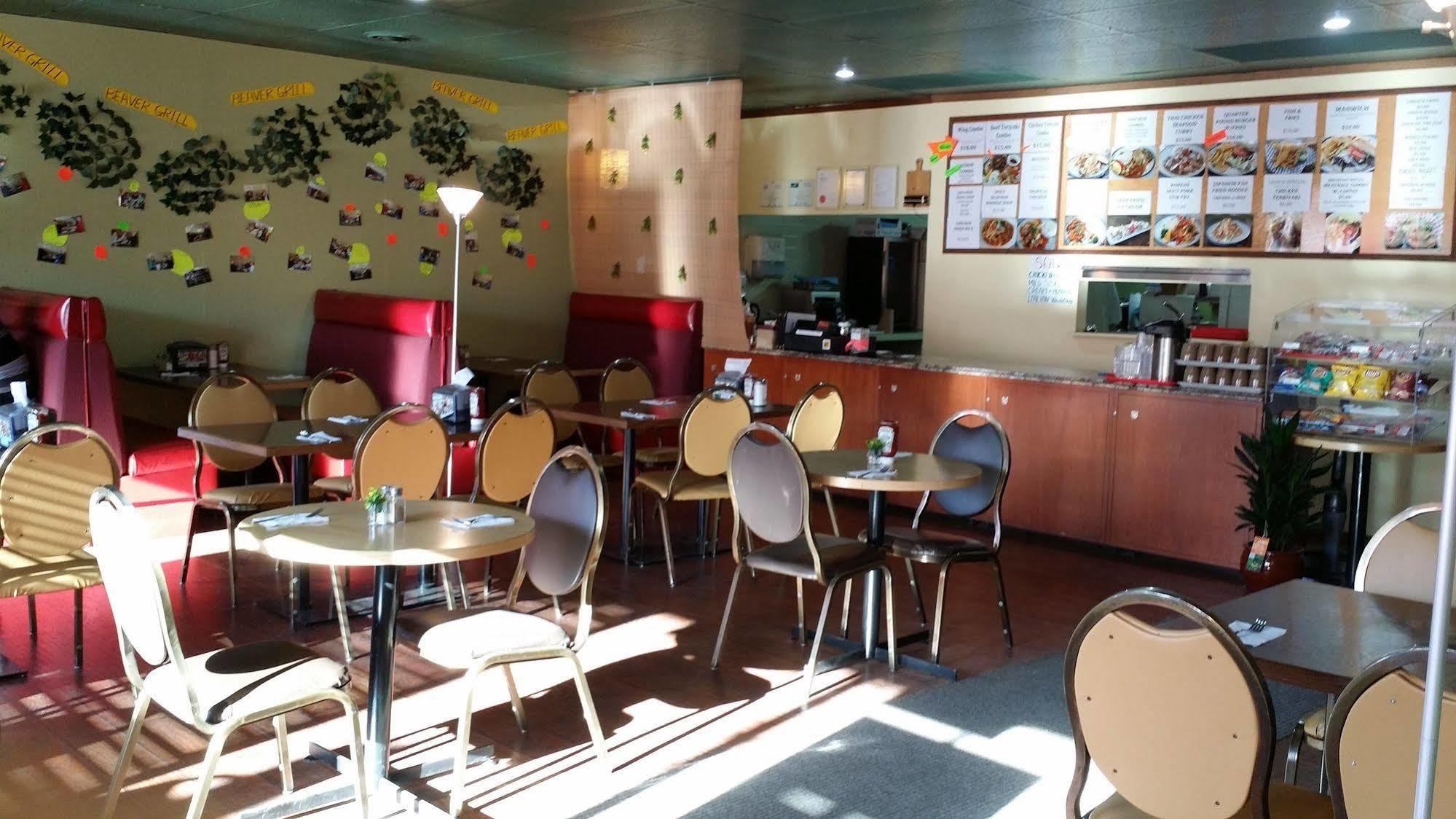 Beaver Hotel North Battleford Bagian luar foto