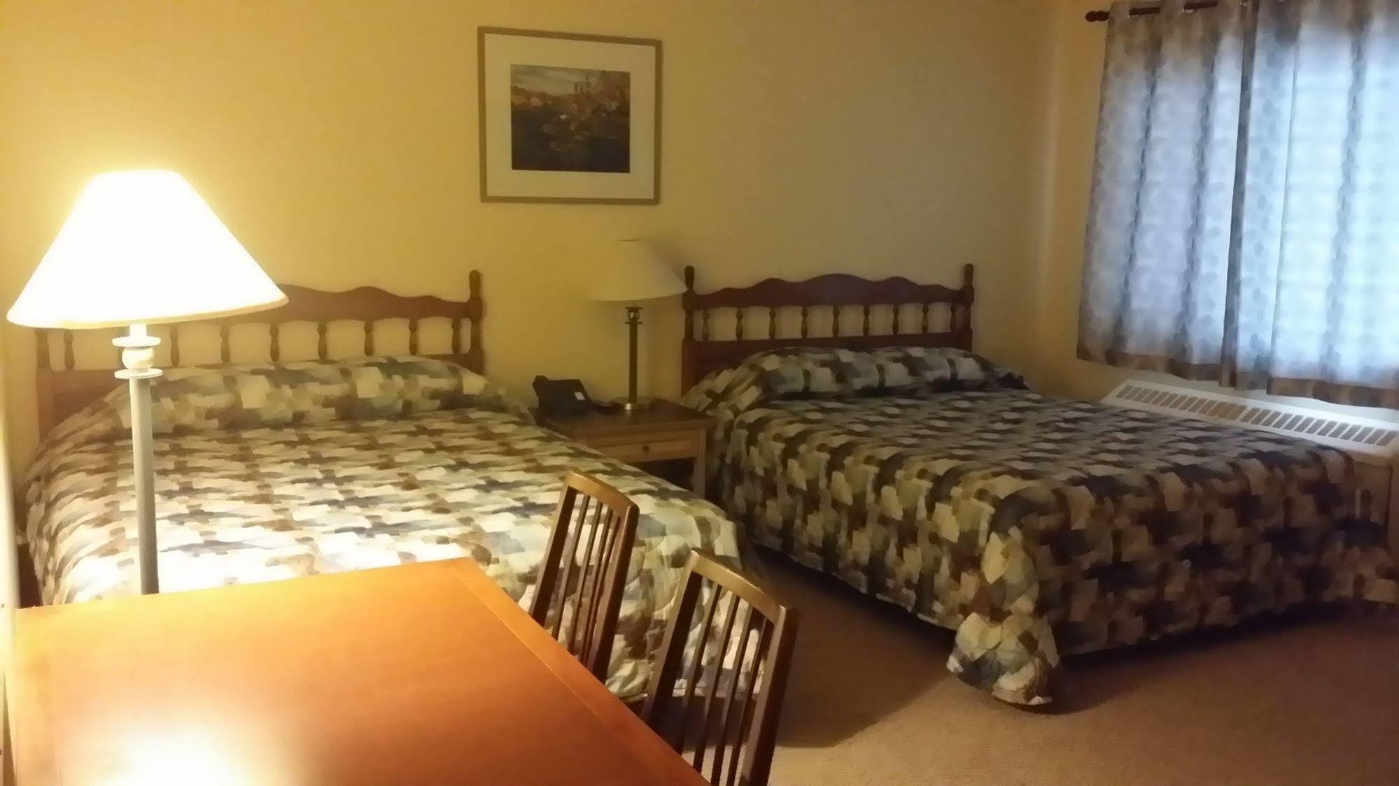 Beaver Hotel North Battleford Bagian luar foto