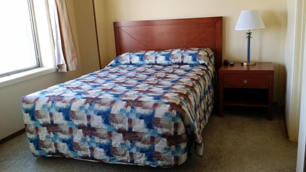 Beaver Hotel North Battleford Bagian luar foto