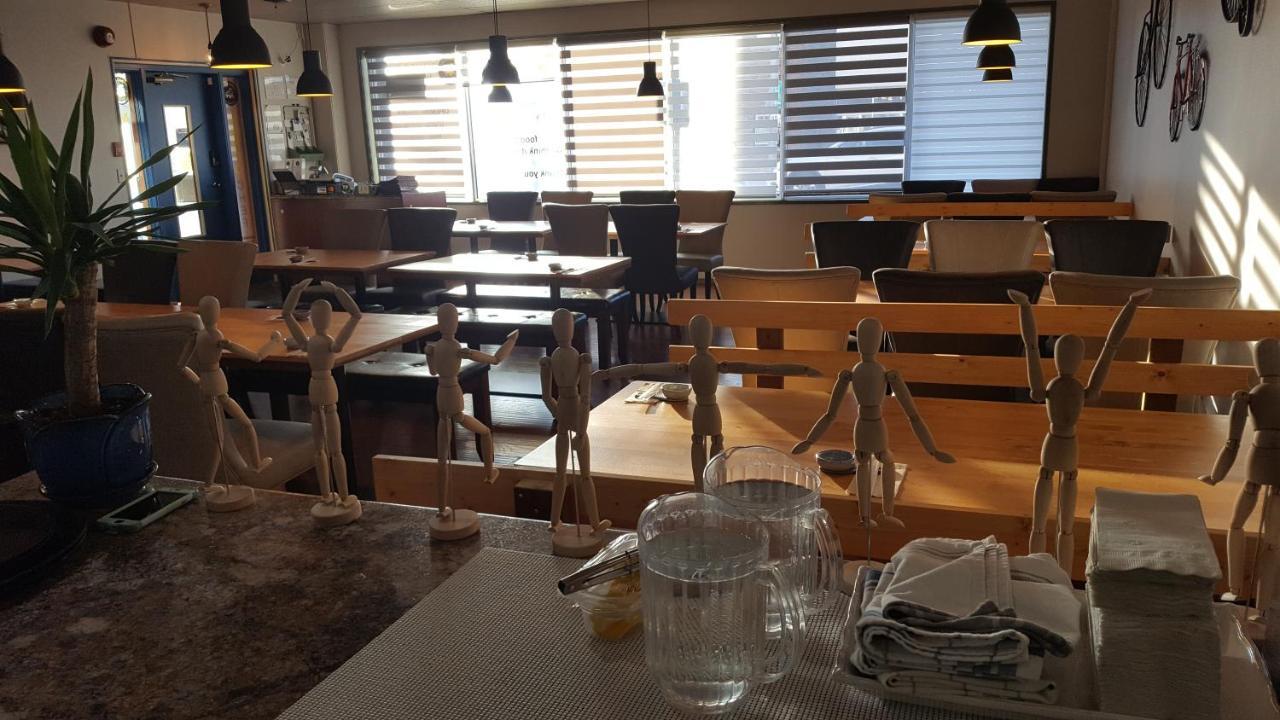 Beaver Hotel North Battleford Bagian luar foto